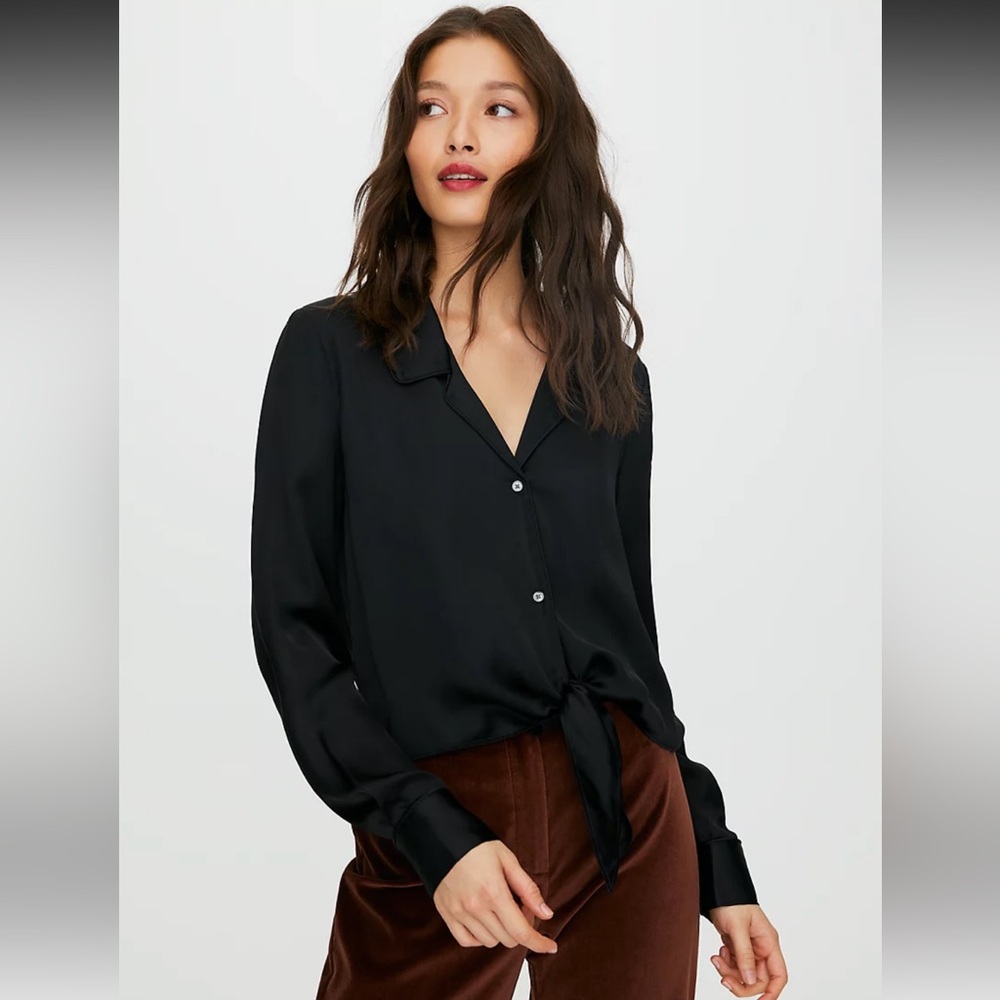 Aritzia Wilfred “Tie front blouse” NWOT in Burgundy
